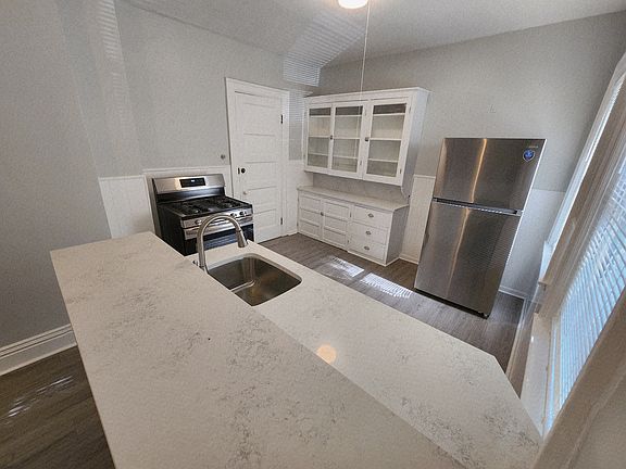 3rd image of 268 Ashland Ave APT 2