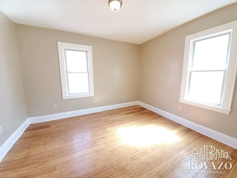 43 Underwood St #2R — Photo 6
