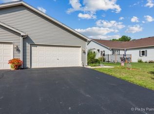 24 S Juniper Dr, North Aurora, IL 60542