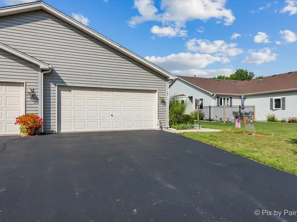 24 S Juniper Dr, North Aurora, IL 60542