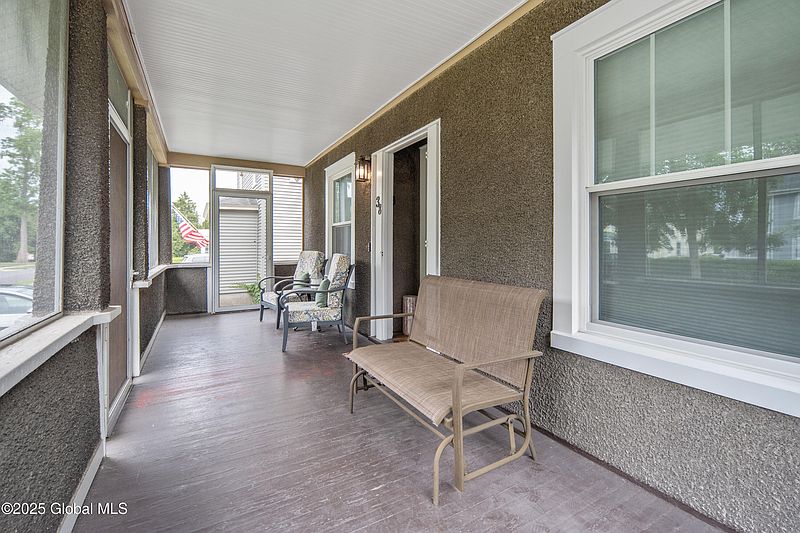 4th image of 38 Washington Road