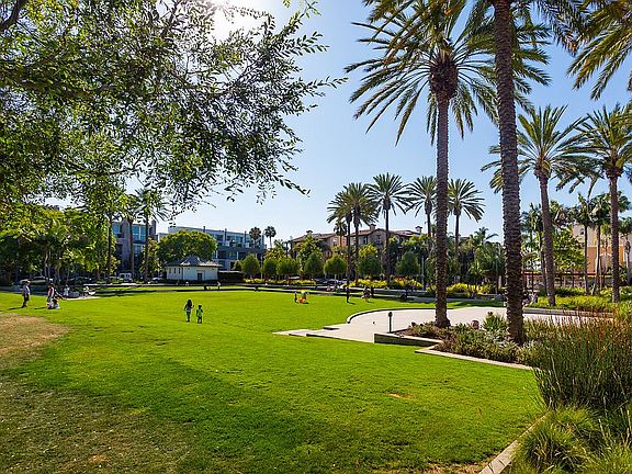 4th image of 7100 Playa Vista Dr APT 403