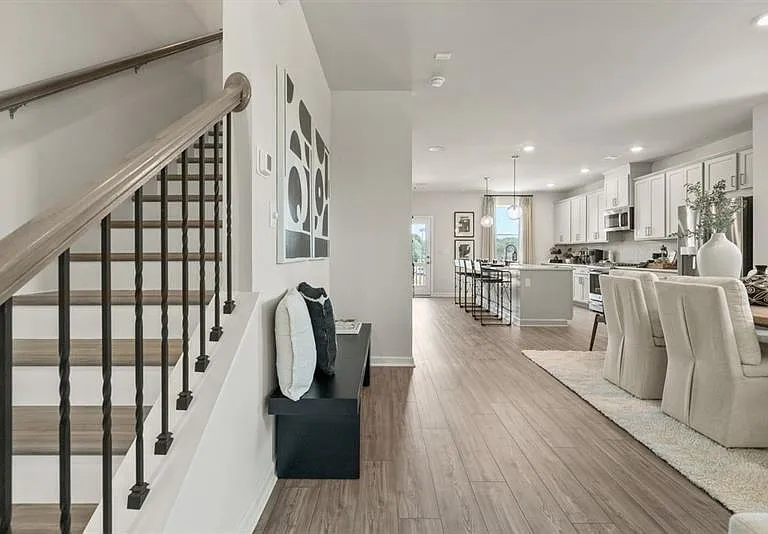 323 Sammon Way — Photo 10
