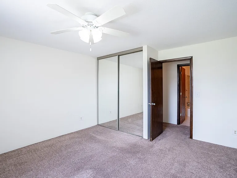 Coon Rapids, MN Robinwood Apartments | Bedroom