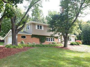 W221 Hillendale Dr, Oconomowoc, WI 53066