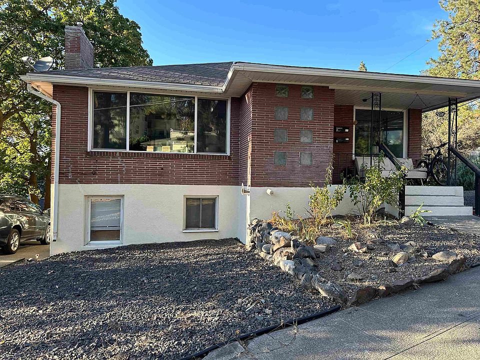 1st image of 828/820 W 11th Ave