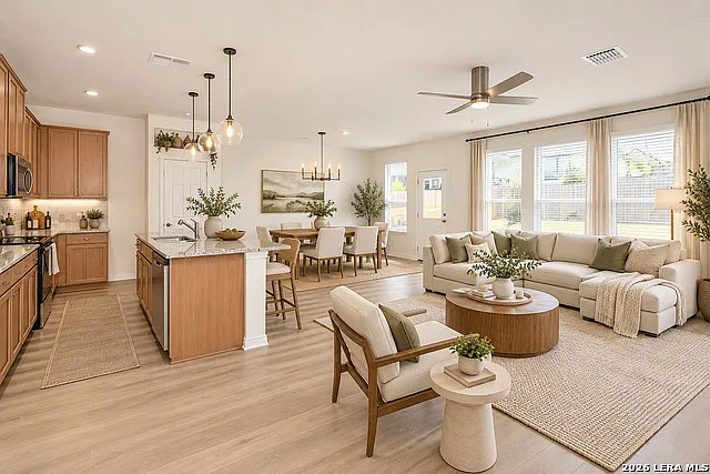 4 bed, 2.5 bath, 2350 sqft, $2,895 — Photo 3