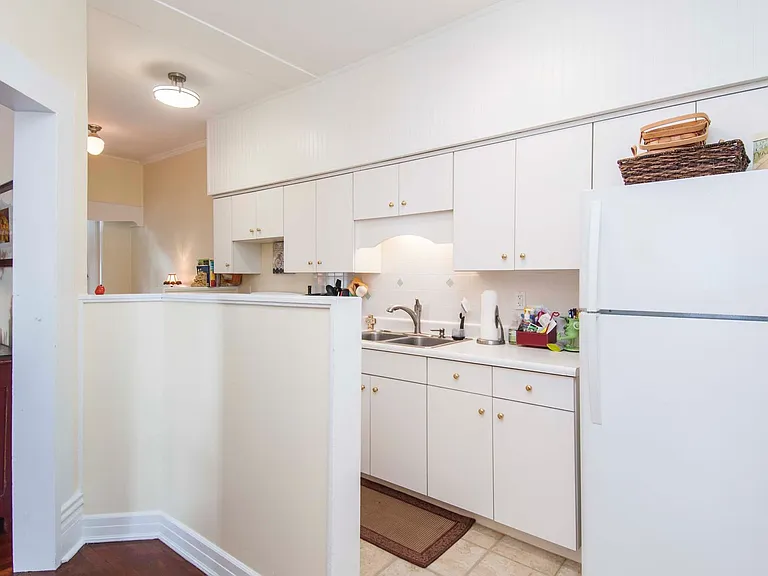 220 Graham St — Photo 14