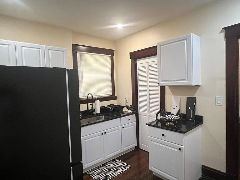 2121 Burnet Ave — Photo 11