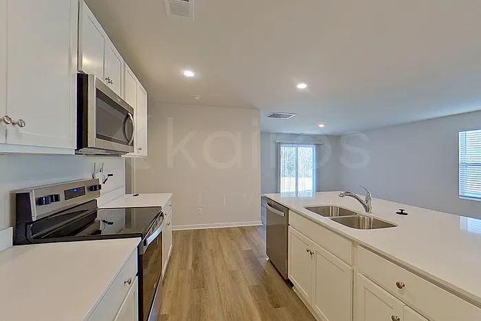 118 Overstreet Way — Photo 3
