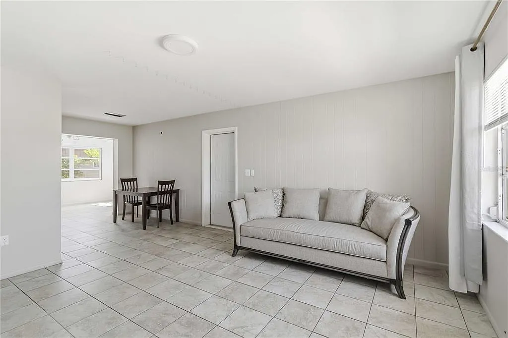 2 bed, 2.0 bath, 1156 sqft, $2,000 — Photo 3