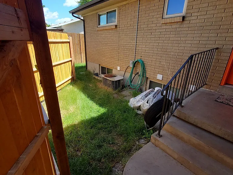 S Normandie Ln — Photo 35