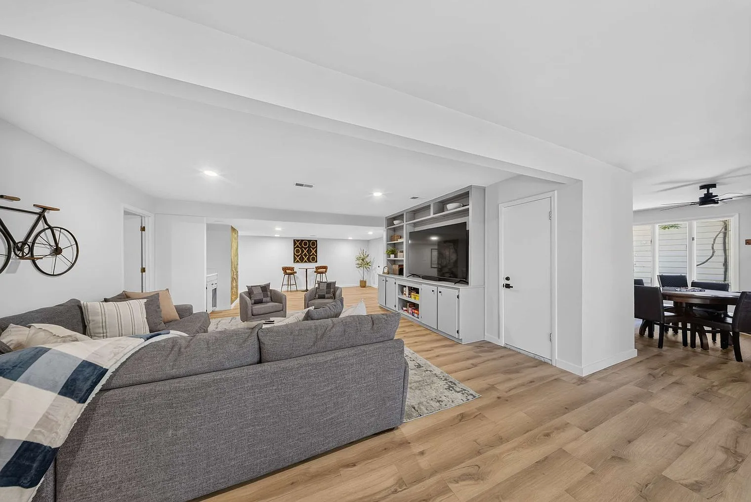 4 bed, 3.0 bath, 3196 sqft, $4,725 — Photo 4