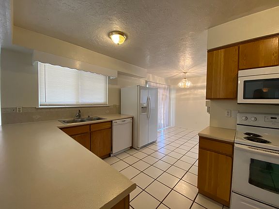 5th image of 6615 Mia St NE