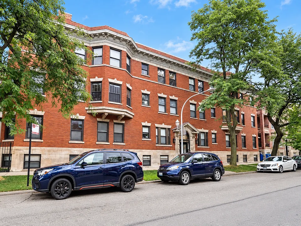 1104 E 46th St