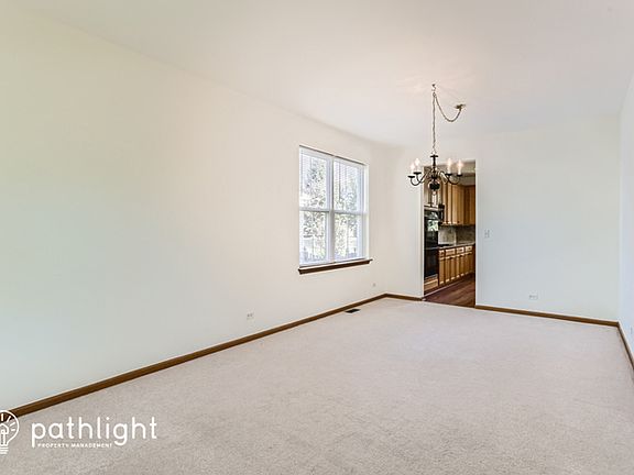 4th image of 374 Kensington Dr