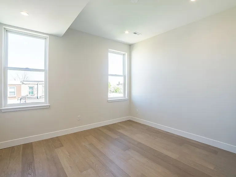 2147 N Franklin St — Photo 11