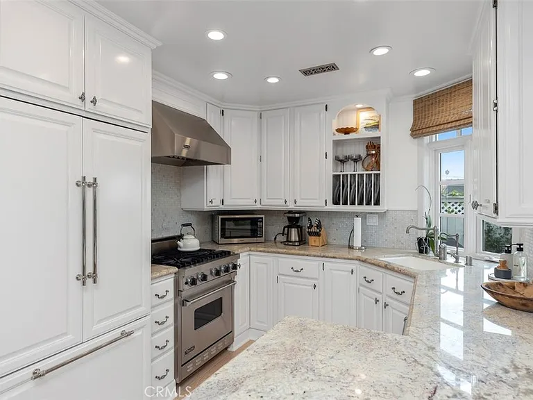 501 Lombardy Ln — Photo 9