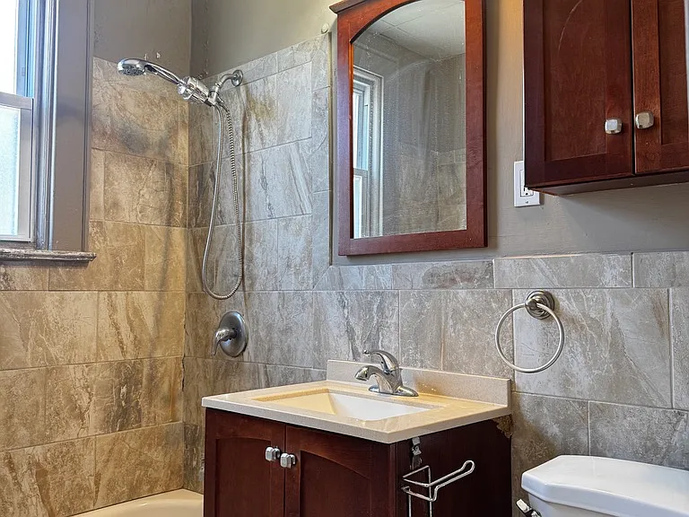 415 W Elm St #5 — Photo 8