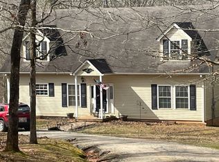 407 Silver Falls Rd, Cleveland, GA 30528