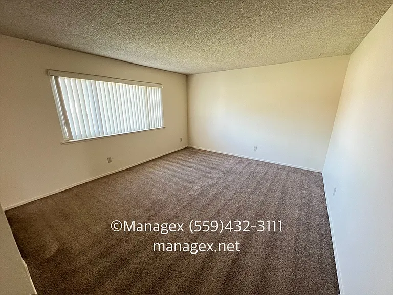 4575 N Lafayette Ave — Photo 3
