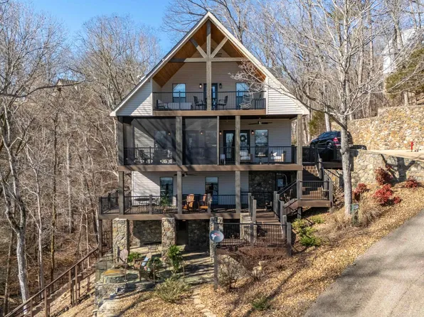 220 Point Clear Dr, Savannah, TN 38372