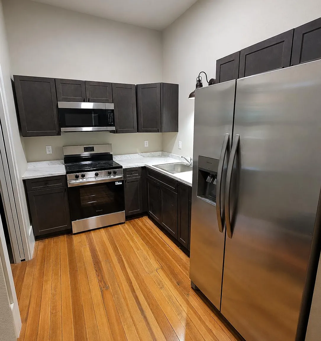 201 W Main (Florence Hotel Apartments) - 9 — Photo 3