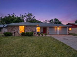 2013 Pebblecreek Dr, Cleburne, TX 76033