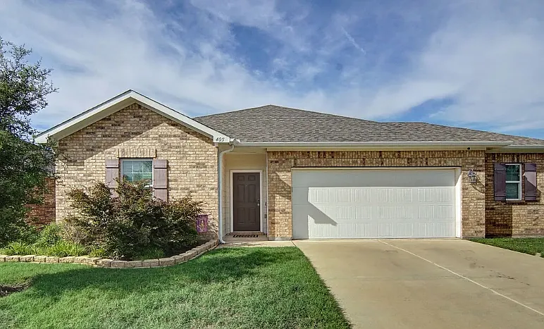 3 bed, 1564 sqft, $2,350 — Photo 1