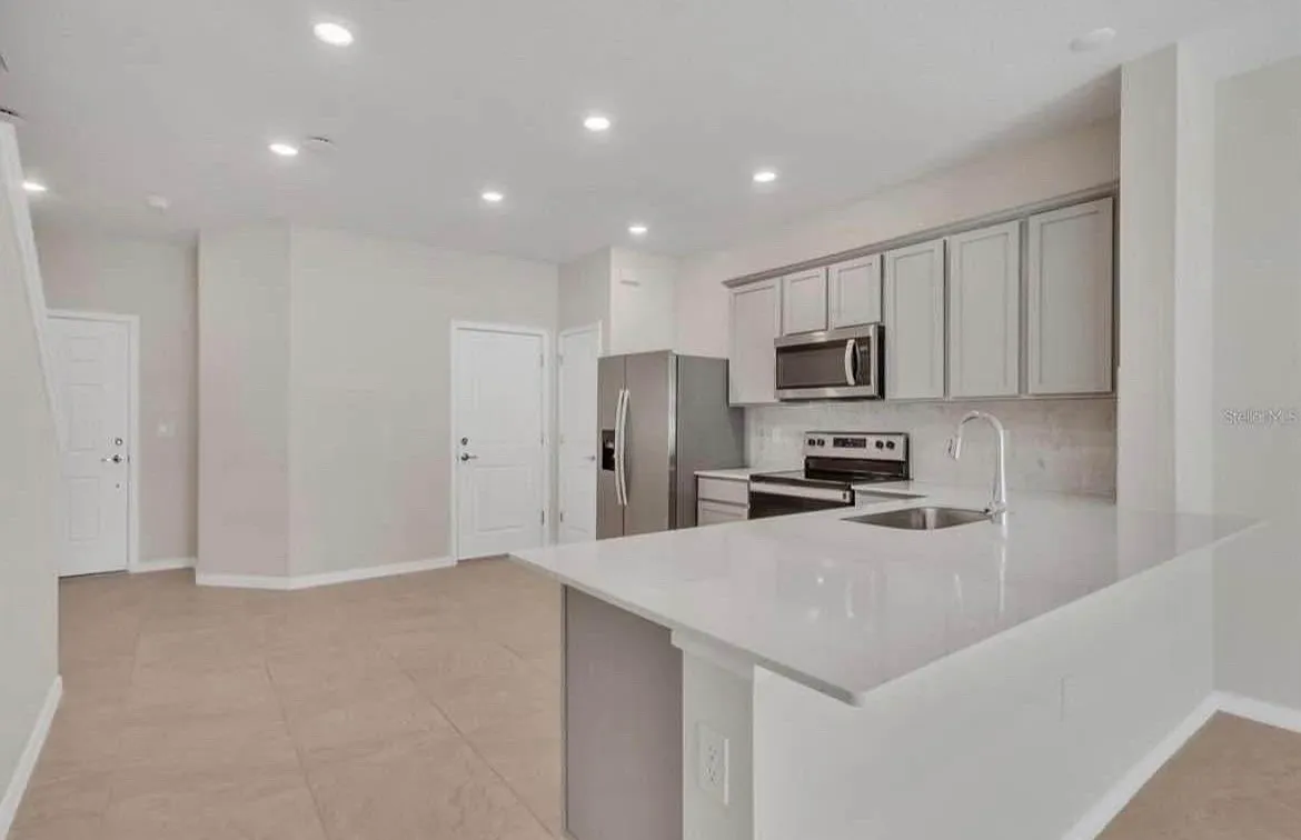 3 bed, 1699 sqft, $2,100 — Photo 3
