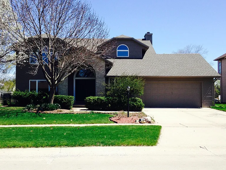 2704 Cherry Hills Dr — Photo 1