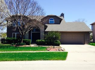 2704 Cherry Hills Dr, Champaign, IL 61822