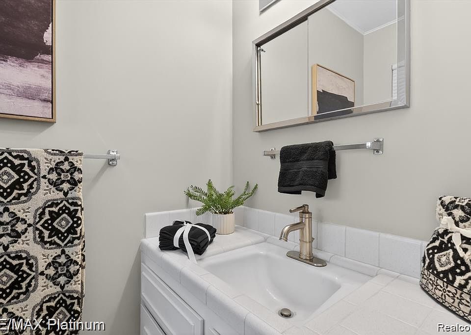 5980 Alan Dr Apt 8, photo 23