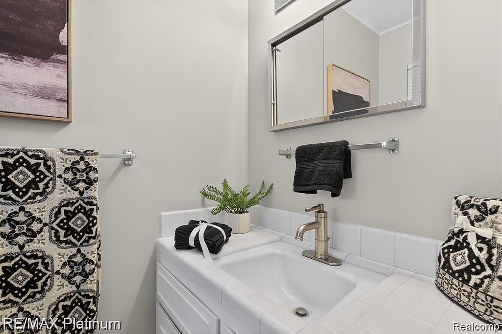 5980 Alan Dr Apt 8, photo 23
