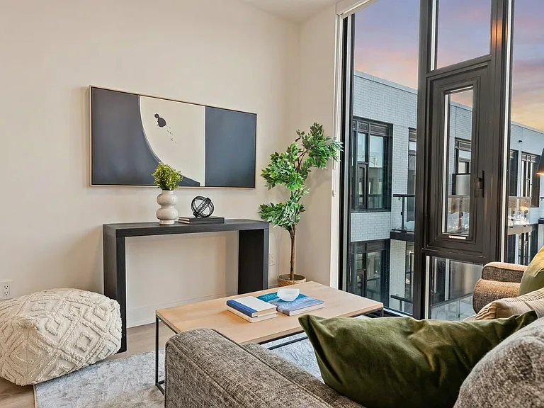 500 Upper Wellington St — Photo 12