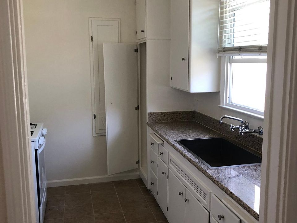 1st image of 4464 Le Park Dr