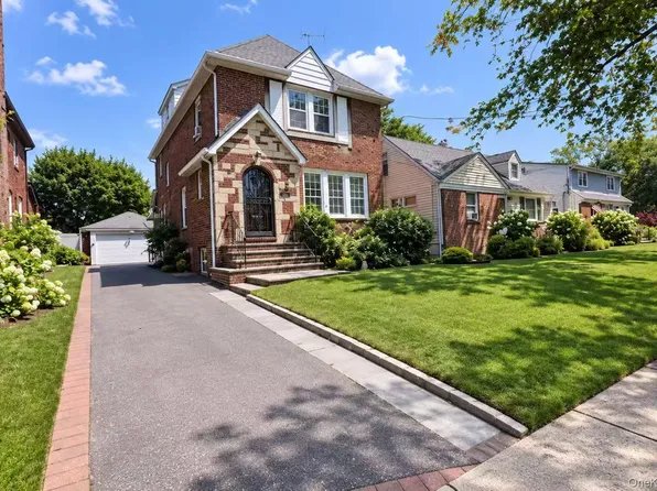 115 Canterbury Gate, Lynbrook, NY 11563