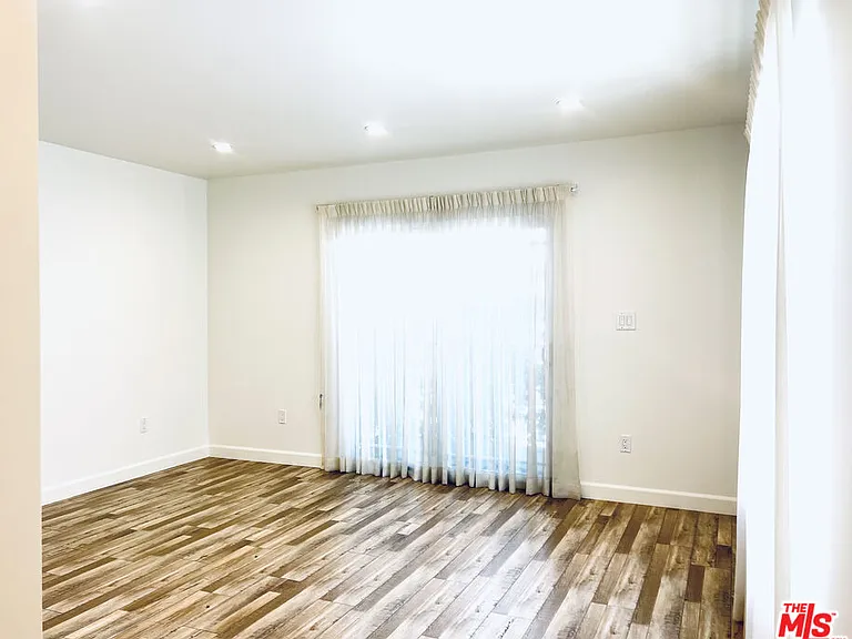 926 N Pass Ave — Photo 25