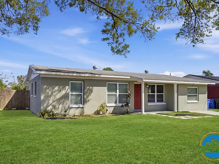8609 Chinaberry Dr — Photo 3