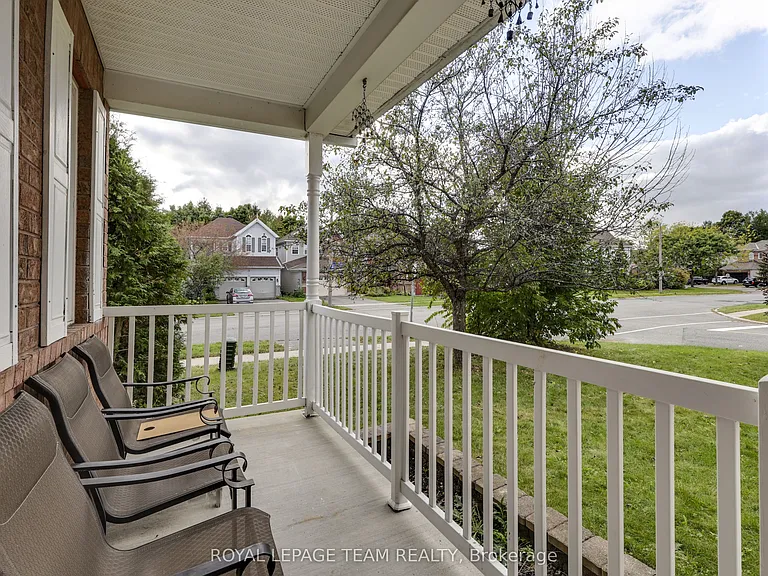 35 Norgold Cres — Photo 2