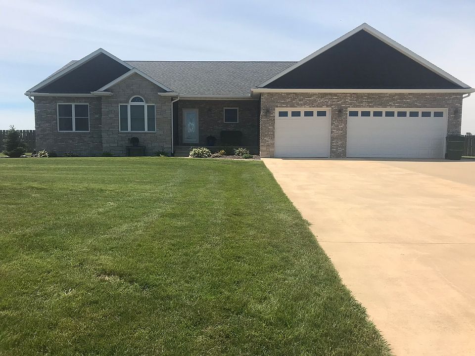 Extra deep garage for boat