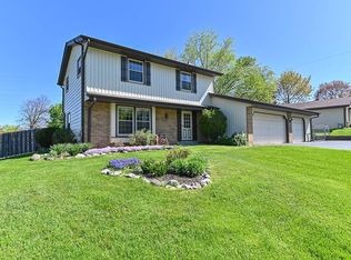 1700 Mohawk Ln, Waukesha, WI 53186
