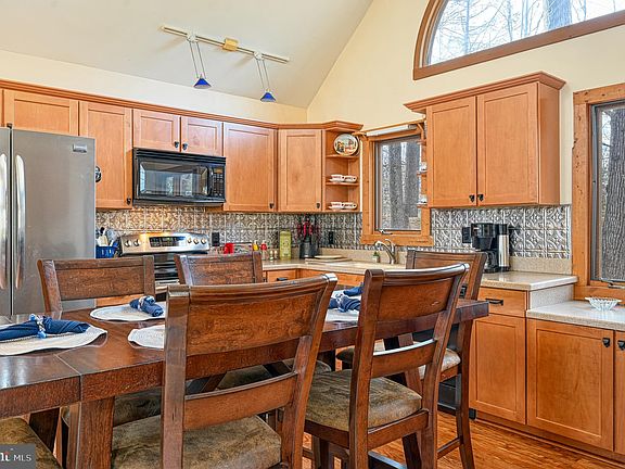 5th image of 87 Bear Castle Dr
