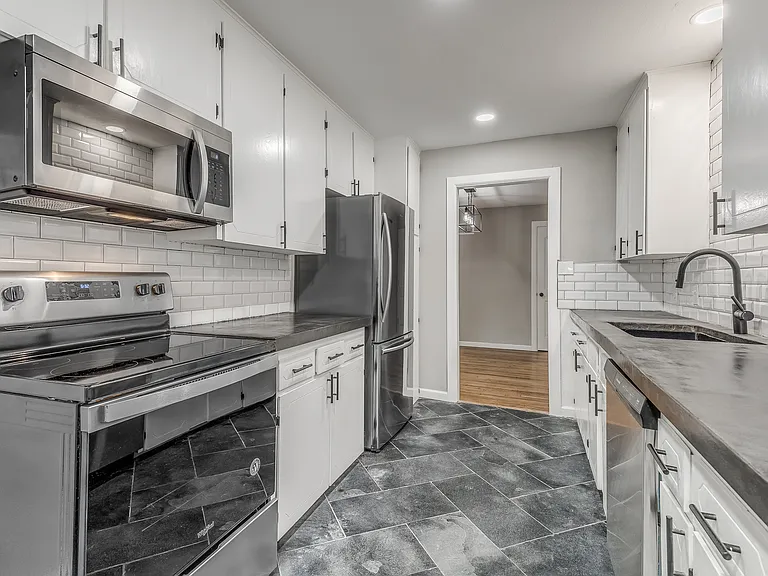 349 SE Rockwood Ave — Photo 15