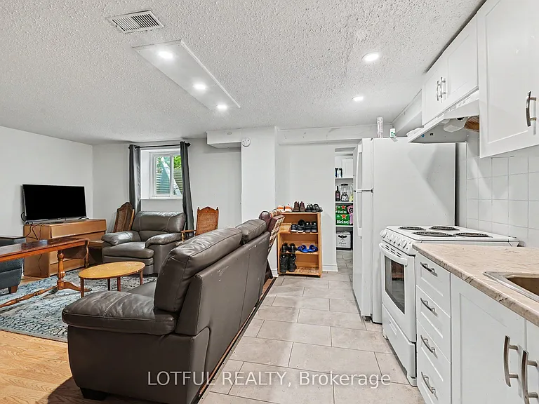 2427 Chasseur Ave #3 — Photo 8