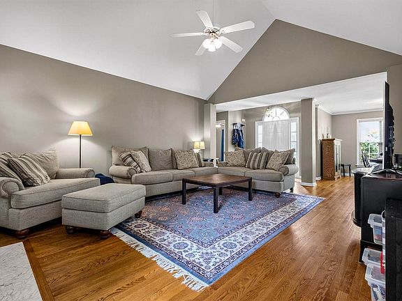 3rd image of 133 Mayflower Way #133