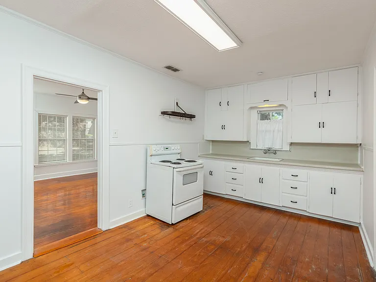 408 Bryan St — Photo 11