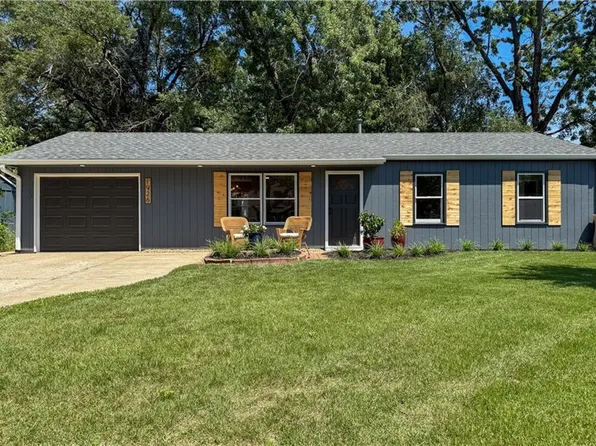 1926 Maple Ln, Lawrence, KS 66046
