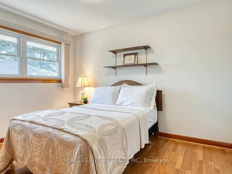 581 Gibbons St — Photo 13