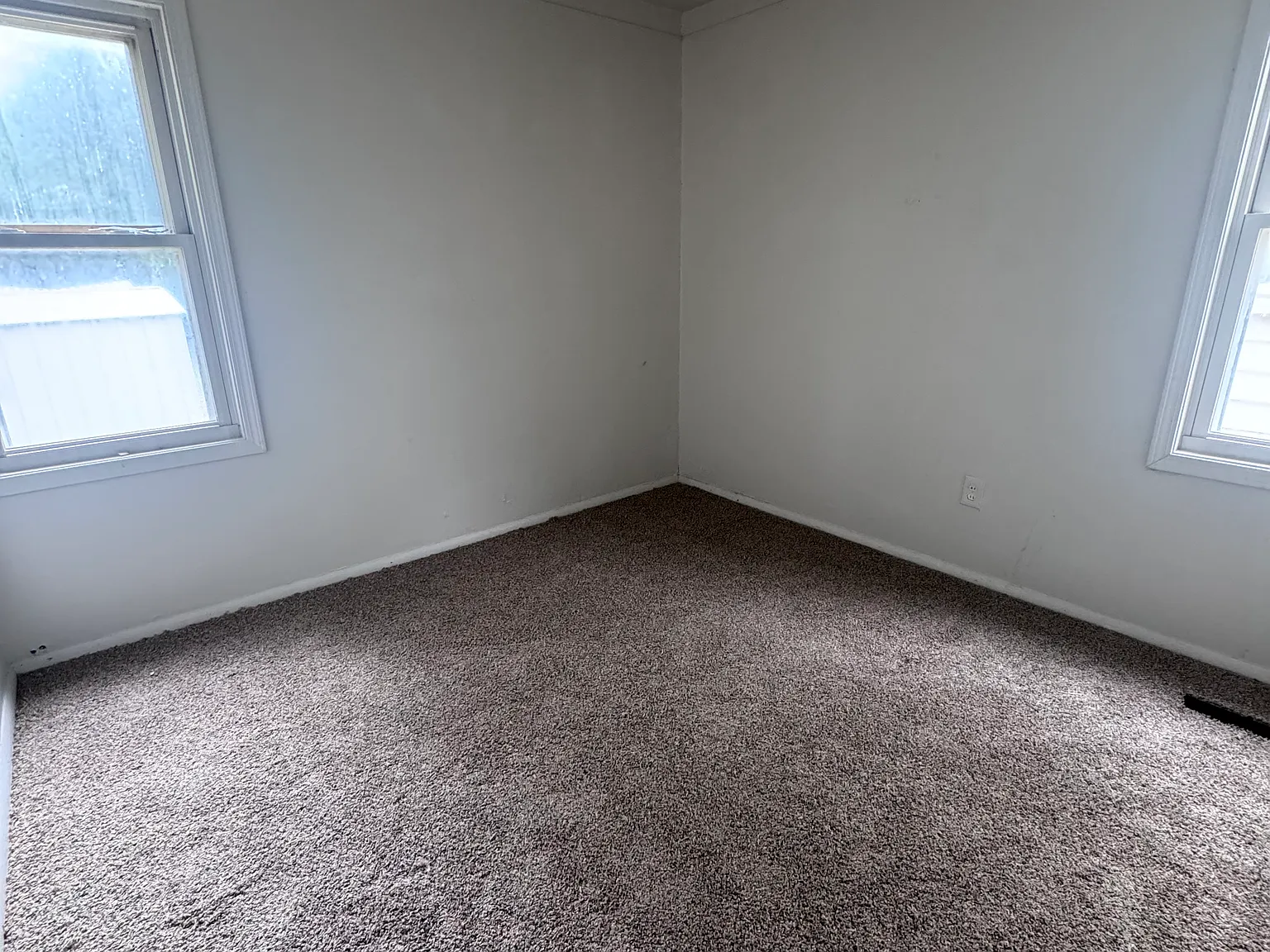 3 bed, 900 sqft, $1,250 — Photo 3